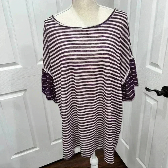 Terra & sky purple & white short embellished sleeve blouse w keyhole back - Picture 1 of 11
